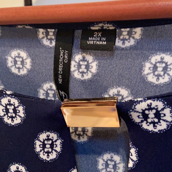 New Directions 2x dressy top with flare sleeves - Picture 2 of 5